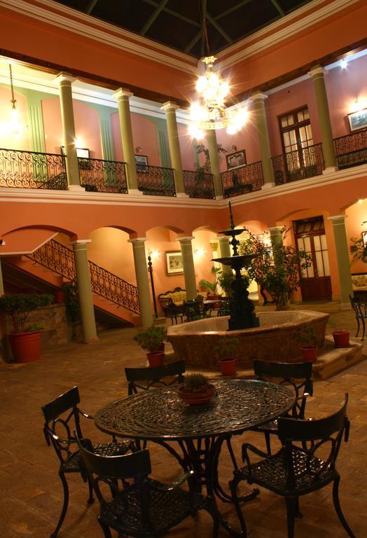 סוקרה Capital Plaza Hotel מראה חיצוני תמונה